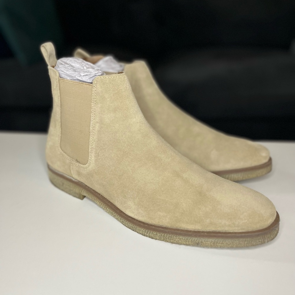 NWOT Walk London (from Bloomingdale’s) Hornchurch Chelsea Boots in Stone Suede
